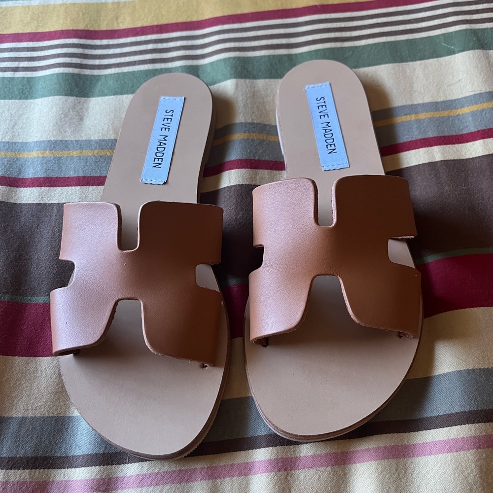 NWOT Steve Madden Greece flat sandal